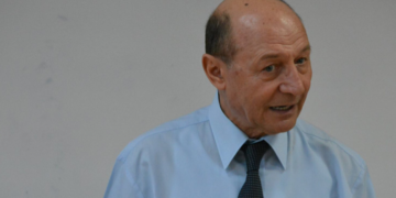 Băsescu: „Arafat este foarte bun pentru achiziţii de salvări vopsite în roşu sau pentru funcția de purtător de cuvânt”