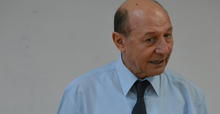 Băsescu: „Arafat este foarte bun pentru achiziţii de salvări vopsite în roşu sau pentru funcția de purtător de cuvânt”