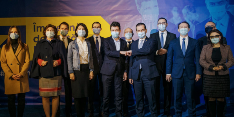 Andrei Caramitru: „PNL ar trebui să se trezească că stau fix în ștampila noastră”