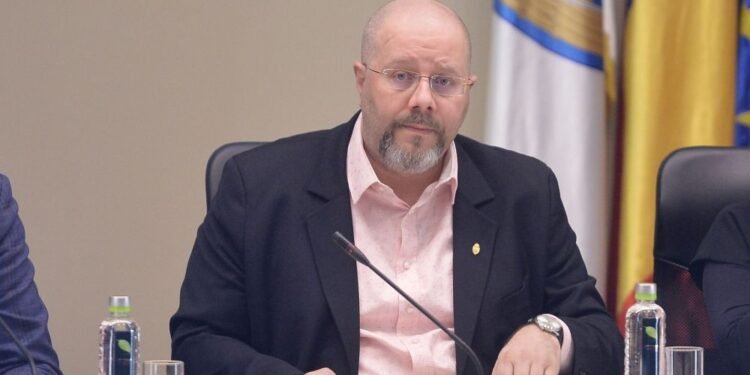 Liberalii îl vor OUT pe Bădulescu de peste tot