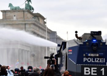 Berlinul fierbe sub protestele celor care nu mai vor restricții
