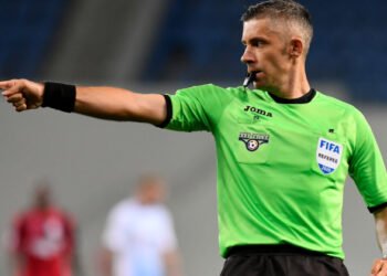 Un meci important din Europa League va fi fluierat de un român