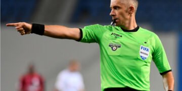Un meci important din Europa League va fi fluierat de un român