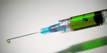 UE cumpără 300 de milioane de vaccinuri de la Pfizer