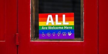 UE a rezolvat toate problemele europenilor și se ocupă ”strategic” de LGBTIQ