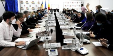 „USR-PLUS și PNL le fură copiilor dreptul la burse decente și îi manipulează în scop politic”